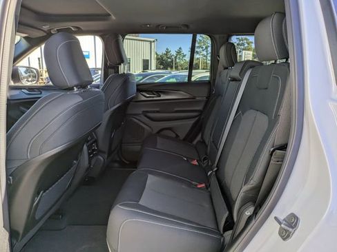 New 2025 Jeep Grand Cherokee Laredo image 14