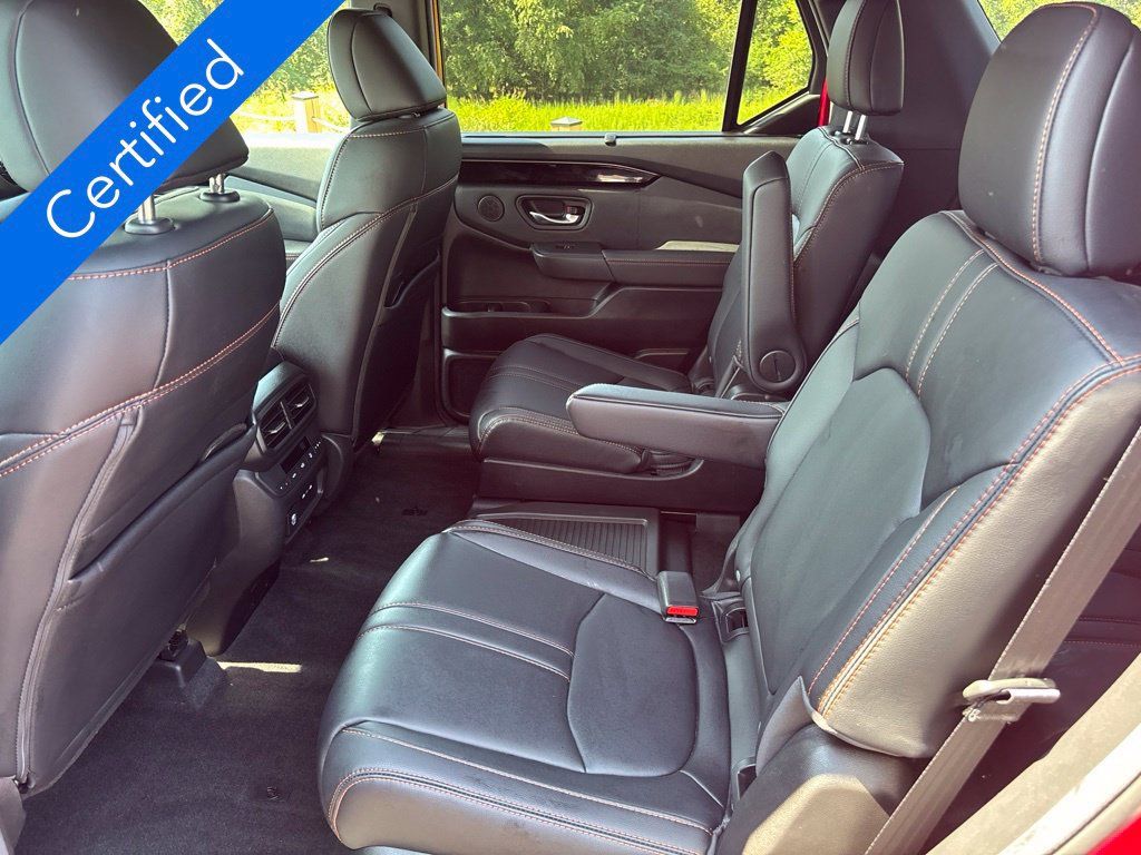 Used 2025 Honda Pilot TrailSport image 11