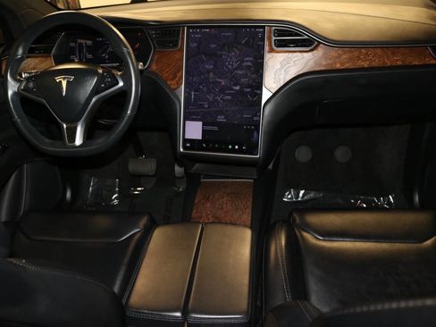 Used 2020 Tesla Model X image 21