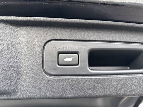 Certified 2025 Honda Pilot Touring image 6