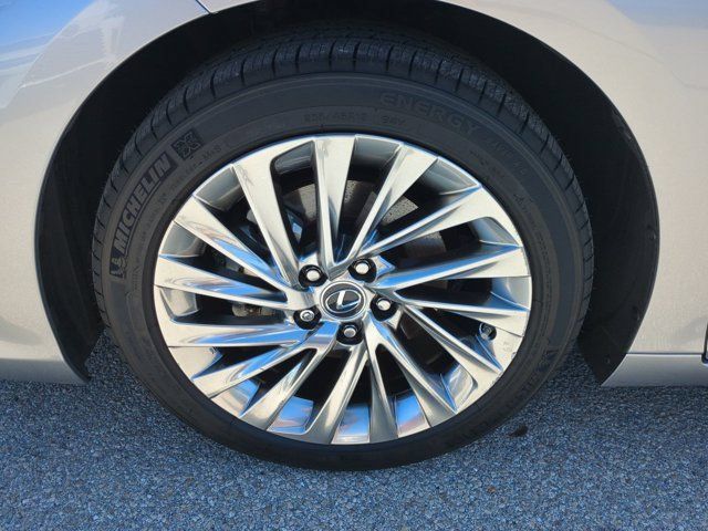 Certified 2022 Lexus ES 300h w/ Luxury Package FWD image 11