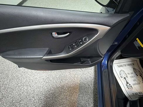 Used 2015 Hyundai Elantra GT FWD image 13