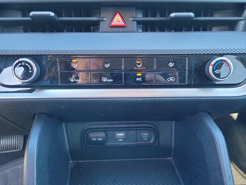 Used 2023 Kia Sportage LX image 12