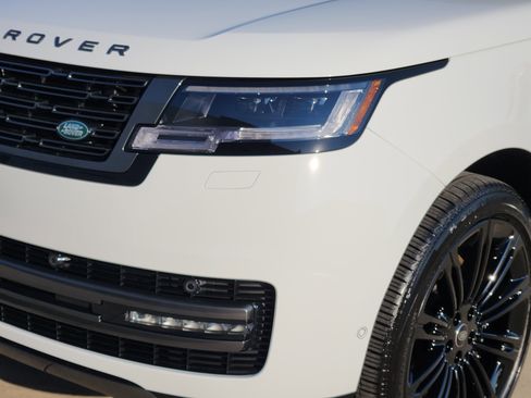New 2025 Land Rover Range Rover Long Wheelbase SE image 9