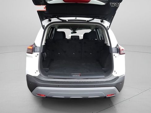 Used 2023 Nissan Rogue S image 12