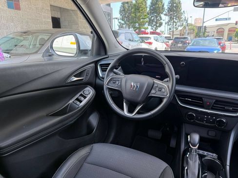 Used 2025 Buick Encore GX Preferred AWD/4WD image 31