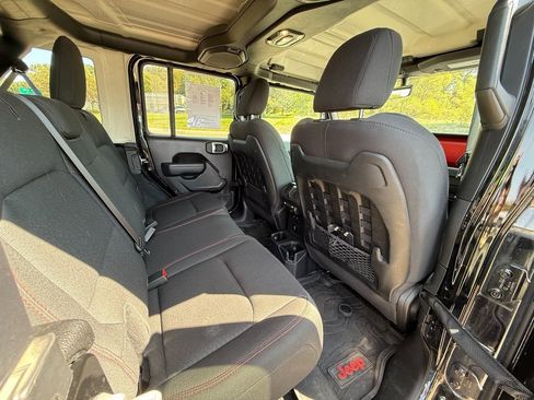 Used 2022 Jeep Wrangler Unlimited Rubicon w/ Cold Weather Group image 30