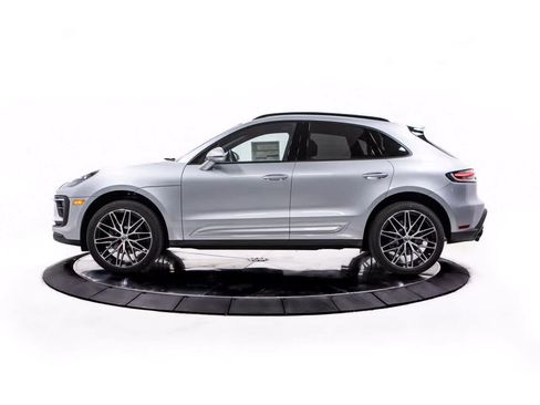 Certified 2026 Porsche Macan AWD/4WD image 2