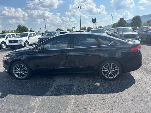 Used 2017 Ford Fusion SE w/ Equipment Group 201A FWD image 1