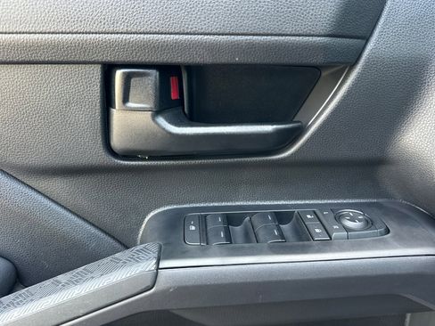 Used 2025 Toyota Tacoma SR5 AWD/4WD image 11