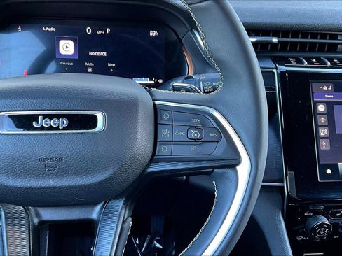 Used 2023 Jeep Grand Cherokee L Laredo image 19