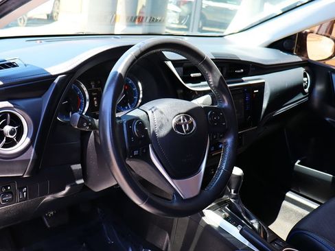 Used 2017 Toyota Corolla SE w/ SE Premium Package FWD image 38