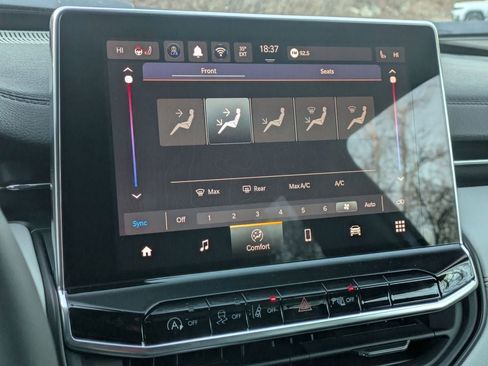 New 2026 Jeep Compass Limited image 18