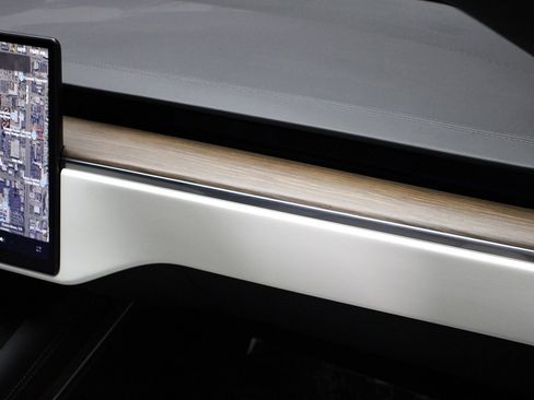 Used 2022 Tesla Model S AWD image 24