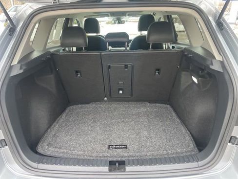 Certified 2025 Volkswagen Taos SE w/ Panoramic Sunroof Package image 9