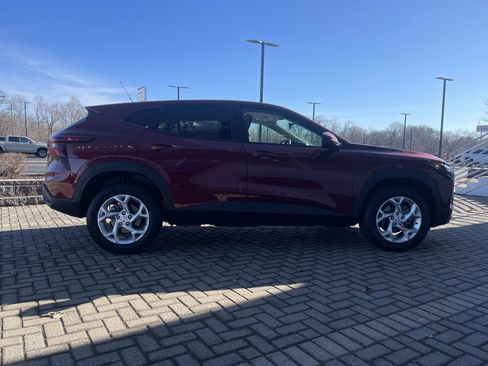 Used 2024 Chevrolet Trax LS w/ LS Convenience Package image 6