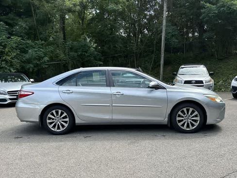 Used 2015 Toyota Camry XLE w/ Convenience Package FWD image 3