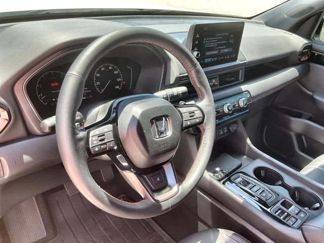 Used 2025 Honda Pilot TrailSport image 22