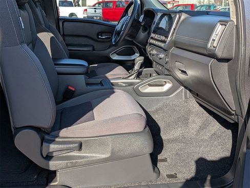 Used 2025 Nissan Frontier SV image 20
