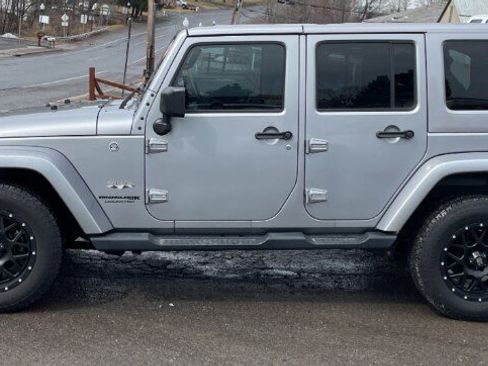 Used 2018 Jeep Wrangler Unlimited Sahara w/ Connectivity Group image 6