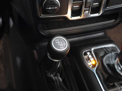 Used 2024 Jeep Wrangler Sahara w/ Technology Group image 27