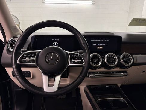 Used 2023 Mercedes-Benz GLB 250 image 8