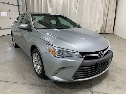 Used 2017 Toyota Camry XLE w/ Moonroof Package image 14