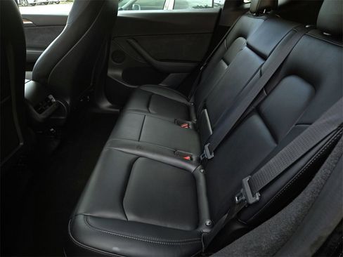 Used 2023 Tesla Model Y Long Range image 11