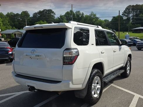 Used 2017 Toyota 4Runner SR5 AWD/4WD image 5