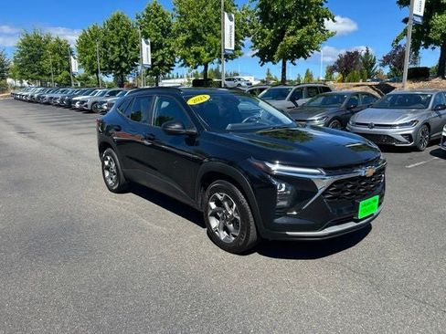Used 2024 Chevrolet Trax LT FWD image 11