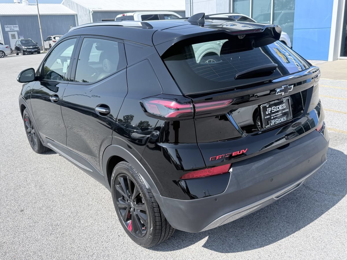 Used 2023 Chevrolet Bolt EUV Premier w/ Sun & Sound Package FWD image 5