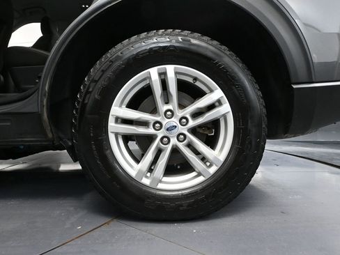 Used 2023 Ford Explorer XLT AWD/4WD image 13