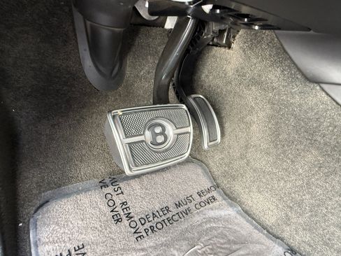 Used 2018 Bentley Bentayga Onyx Edition AWD/4WD image 28