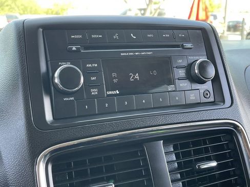 Used 2017 Dodge Grand Caravan SE w/ UConnect Hands-Free Group FWD image 26