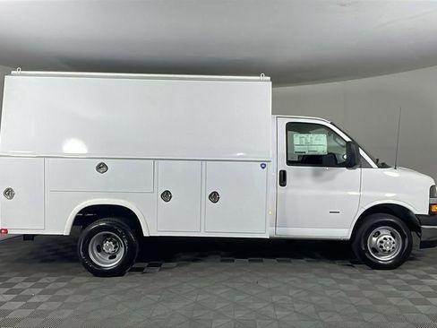 New 2025 Chevrolet Express 3500 w/ Power Convenience Package image 2