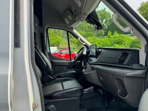 Used 2022 Ford E-Transit 148 High Roof Extended RWD image 11