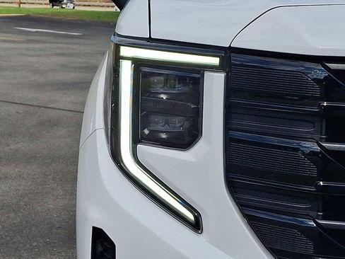 Used 2023 GMC Sierra 1500 Elevation image 11