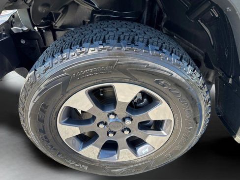 Used 2019 Jeep Wrangler Unlimited Sahara AWD/4WD image 34