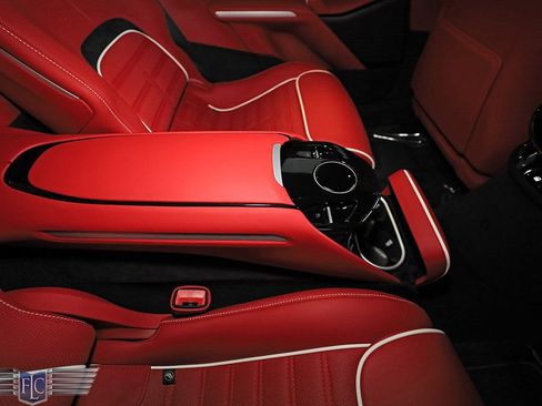 Used 2023 Ferrari Purosangue AWD/4WD image 20