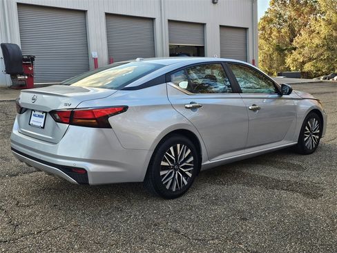 Used 2024 Nissan Altima 2.5 SV image 4