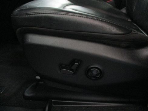 Used 2020 Chrysler Pacifica Touring-L Plus image 24