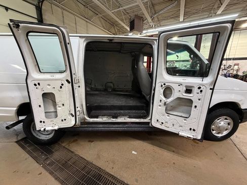 Used 2010 Ford E-350 and Econoline 350 Extended Super Duty image 11