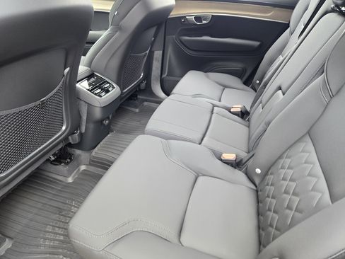 New 2026 Volvo XC90 B5 Plus w/ Protection Package Premier AWD/4WD image 24