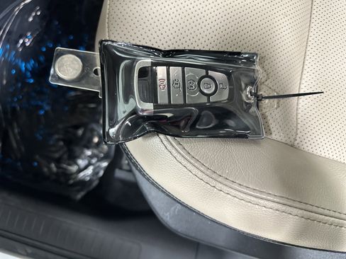 Used 2020 Ford Escape Titanium image 36