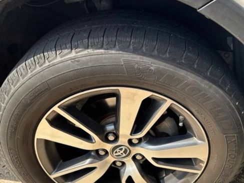Used 2018 Toyota RAV4 XLE w/ Plus Extra Value Package FWD image 12