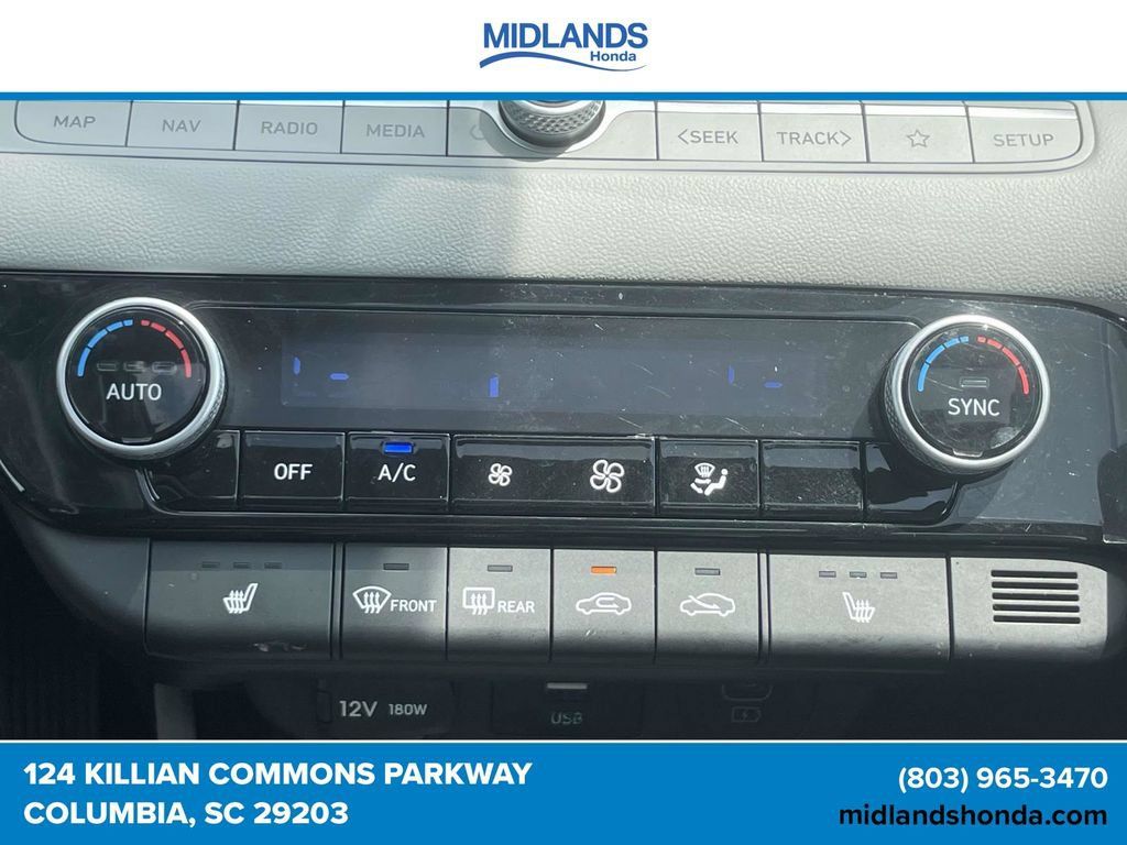 Used 2024 Hyundai Elantra Limited FWD image 30