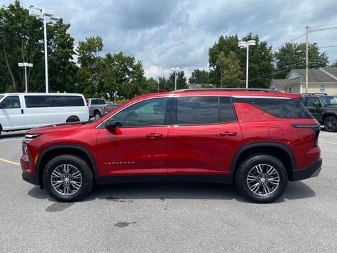 Used 2026 Chevrolet Traverse LT w/ Driver Confidence Package AWD/4WD image 2