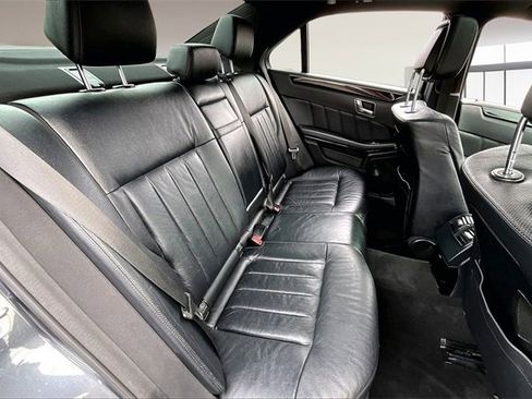 Used 2011 Mercedes-Benz E 550 Sedan image 23