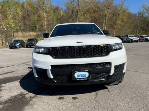 Used 2022 Jeep Grand Cherokee L Laredo AWD/4WD image 3