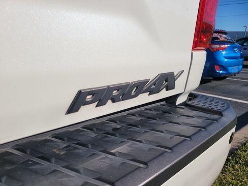 Used 2018 Nissan Titan PRO-4X w/ Pro-4x Convenience Package image 9